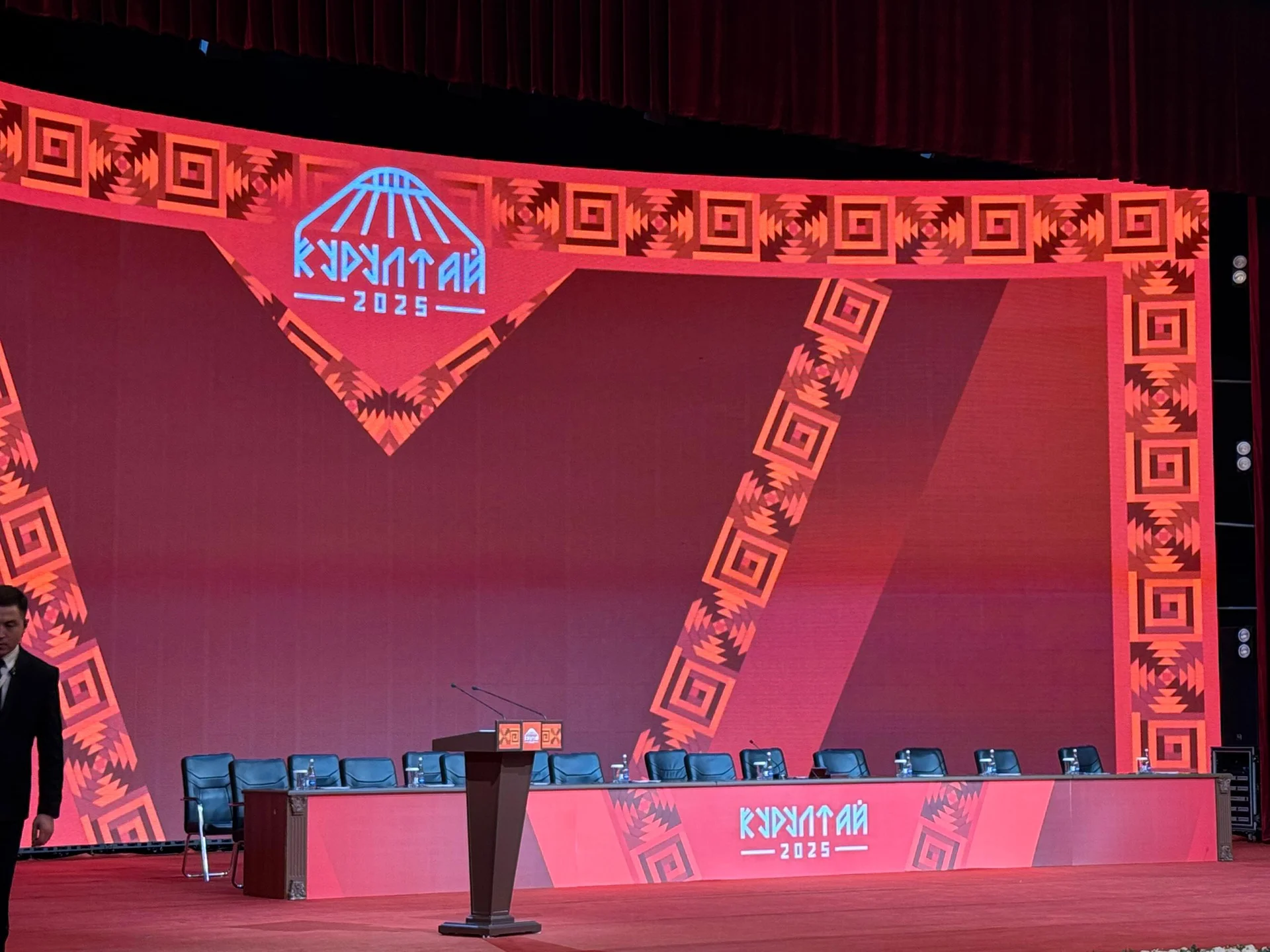 IV Элдик курултай өз ишин баштады. Кимдер катышат?