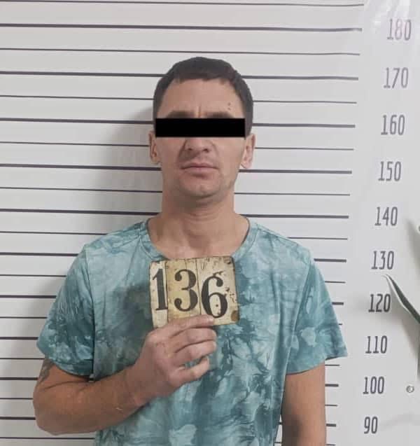 Өз абасына зомбулук көрсөтүүгө шектелип 33 жаштагы жаран кармалды