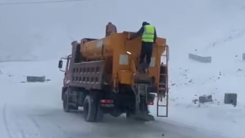 Төө-Ашуу: Оор жүк ташуучу унааларга үчүн убактылуу чектөө киргизилди