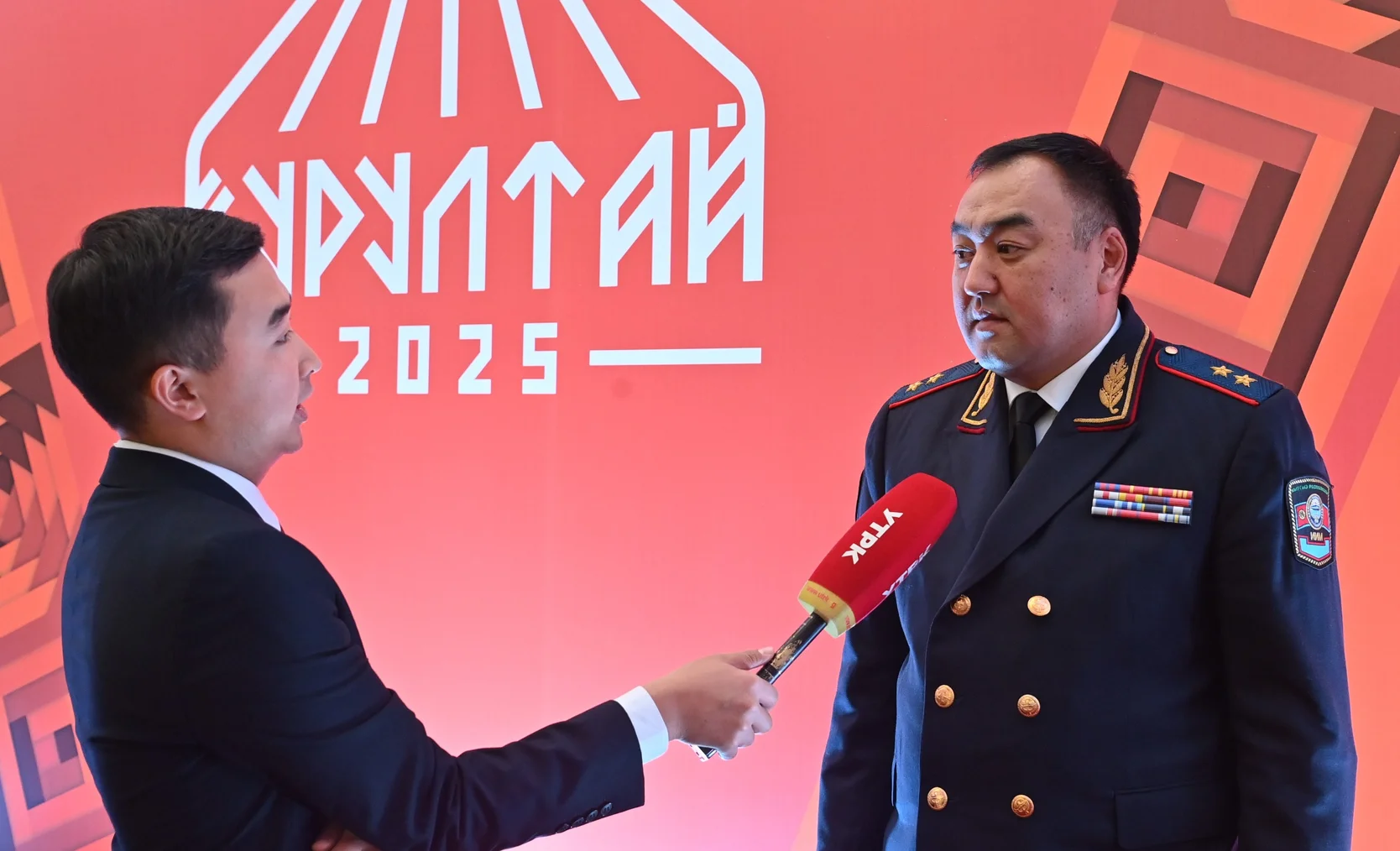 Ниязбеков: «Мыйзам бузган кызматкерлерге жана үй-бүлөдөгү зомбулукка каршы катуу чаралар көрүлөт»