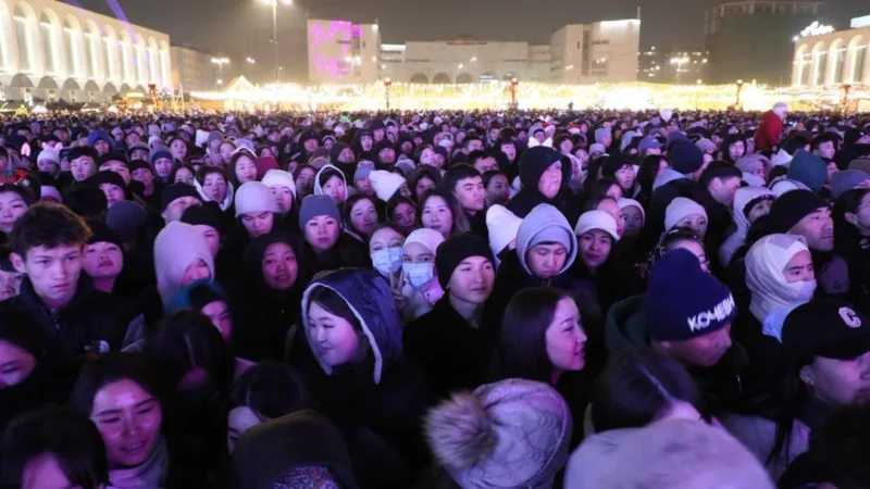 Бишкекте башкы балатыны жандыруу аземине 10 миңден ашуун киши катышты