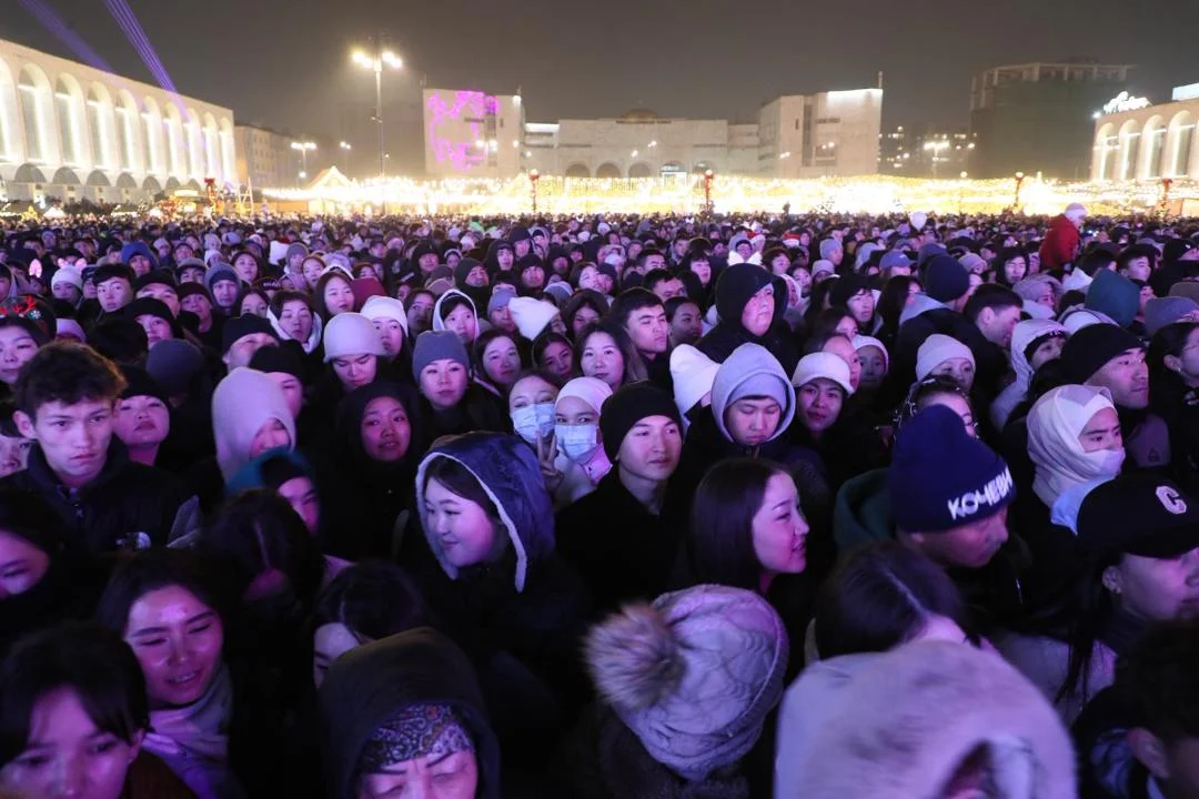 Бишкекте башкы балатыны жандыруу аземине 10 миңден ашуун киши катышты