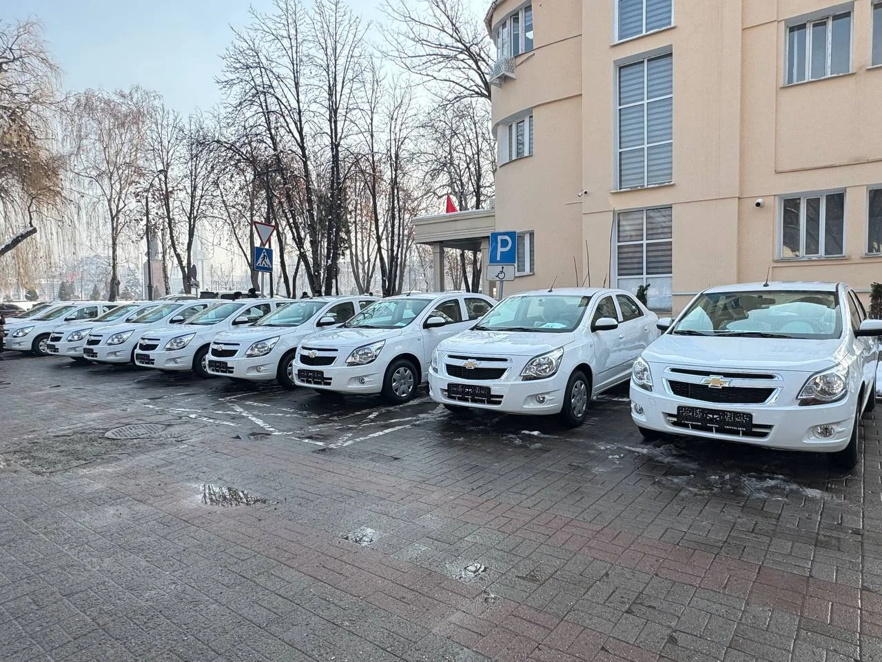 Акыйкатчы институтуна кызматтык унаалар тапшырылды