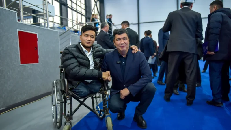 Айбек Жунушалиев: «Бишкекте майыптыгы бар адамдарга ыңгайлуу шарттар түзүлүүдө»