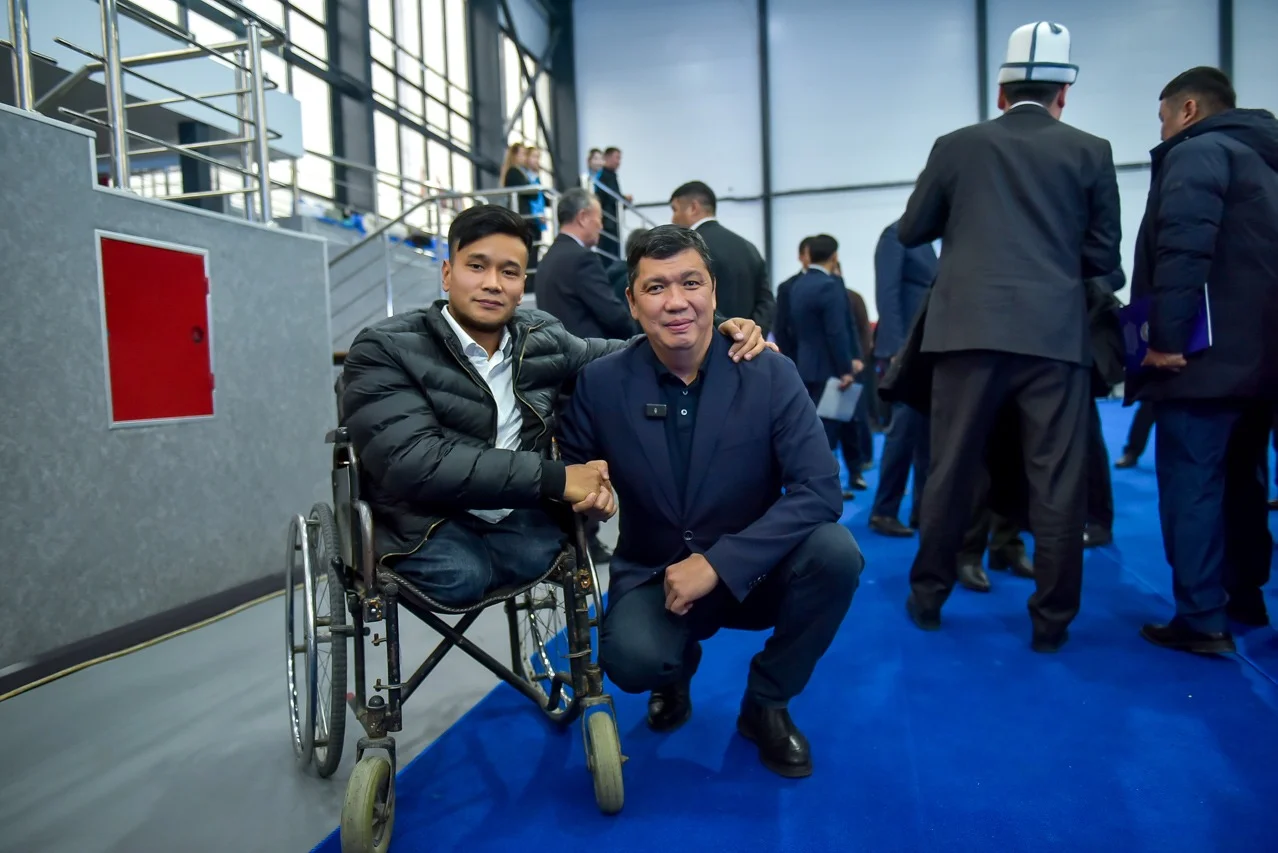 Айбек Жунушалиев: «Бишкекте майыптыгы бар адамдарга ыңгайлуу шарттар түзүлүүдө»