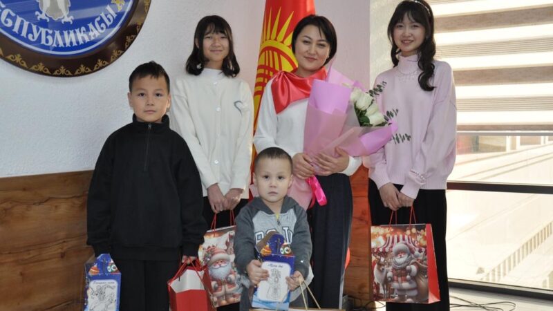 Таласта каза болгон УКМК кызматкеринин үй-бүлөсүнө колдоо көрсөтүлдү