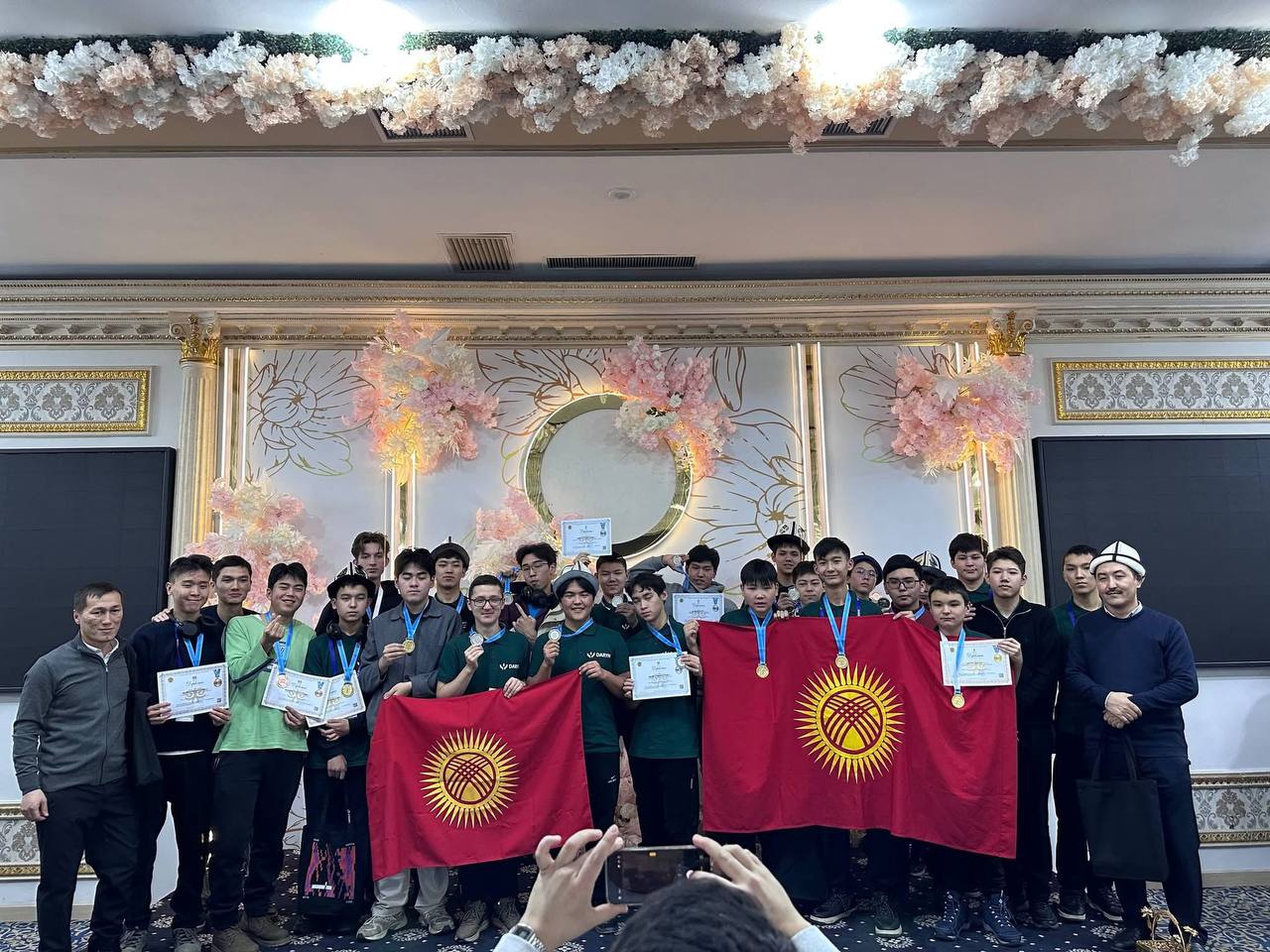 Кыргызстандык окуучулар Евразия олимпиадасынан 21 медаль менен кайтышты