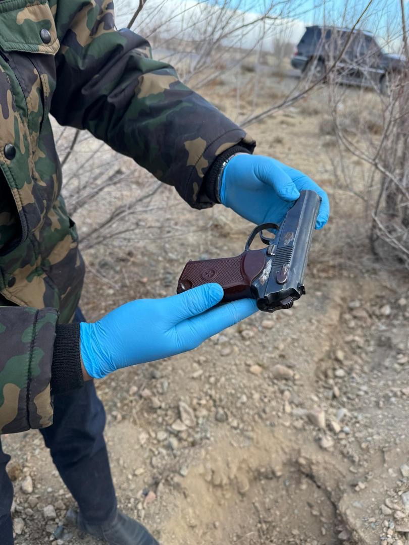 Балыкчы шаарынын четинен тапанча менен ок атуучу курал табылды