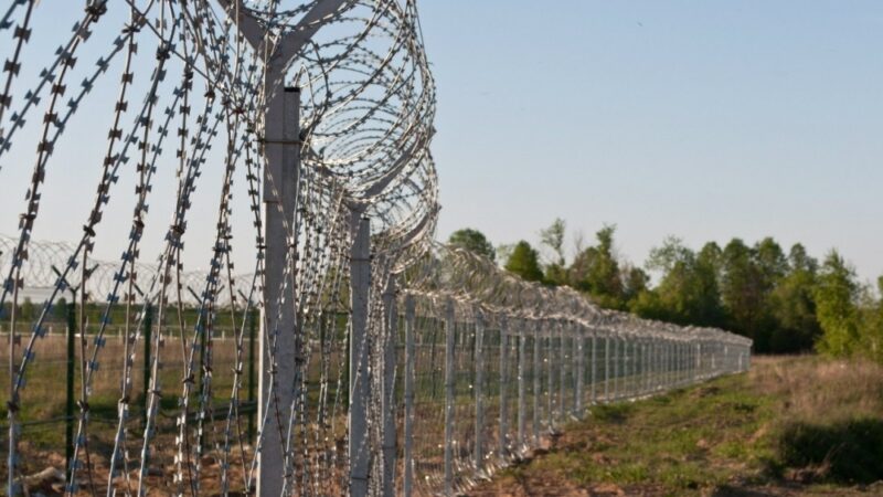 Жакынкы жылдары чек аранын 420 чакырымы зым менен тосулат