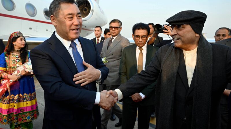 Садыр Жапаров мамлекеттик сапары менен Пакистанга барды