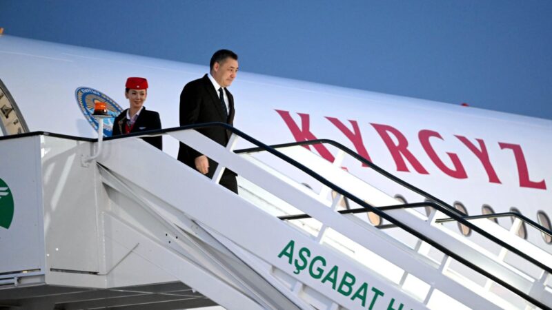 Садыр Жапаров иш сапары менен Ашхабад шаарына барды 