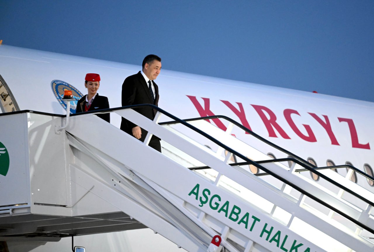 Садыр Жапаров иш сапары менен Ашхабад шаарына барды 