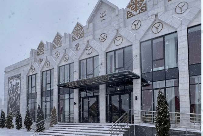 Манасчылардын чыр-чатагын атайын комиссия иликтейт