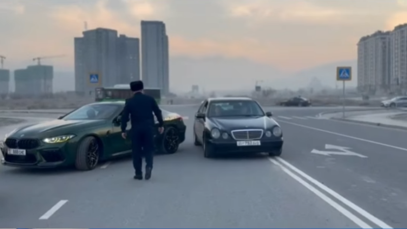 Жарнама тартуу учурунда автоээнбаштык жасаган айдоочулар кармалды