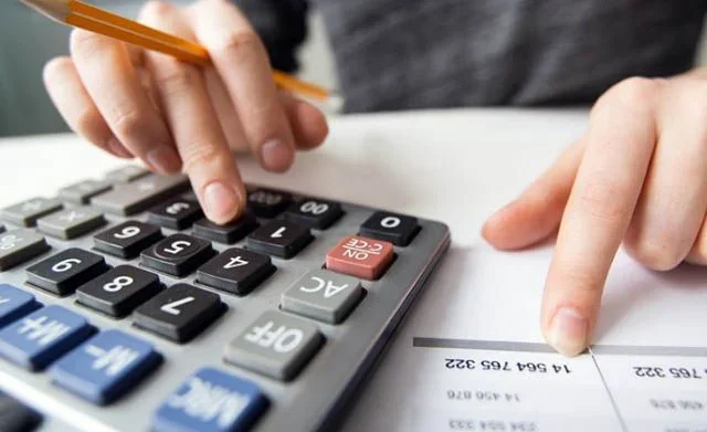 Депутат банкттардагы насыя пайызынын жогору болушунун себебин сурады