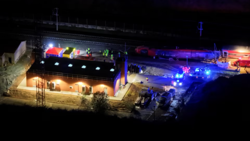 Испанияда поезддердин кагылышуусунан кеминде 39 адам мерт кетти