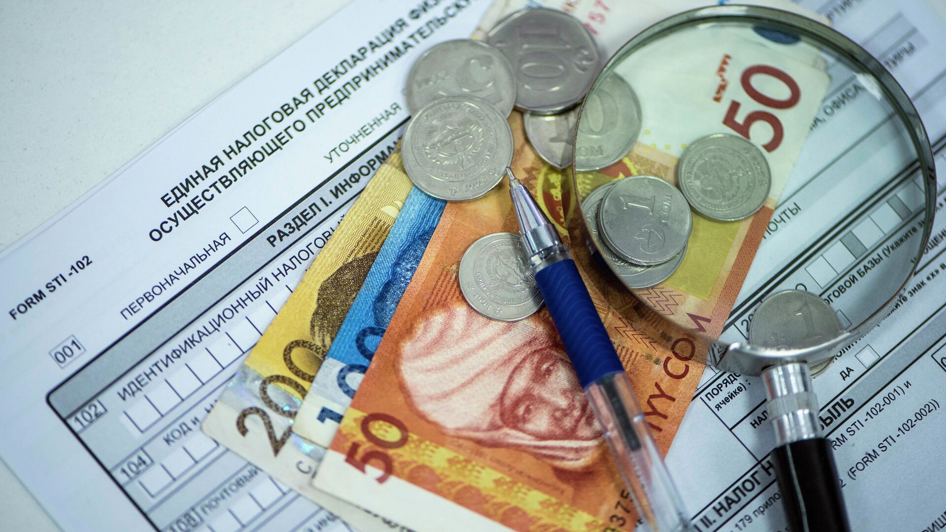 Кыргызстанда дээрлик 3500 кызмат адамы мыйзам бузуп, салык декларация тапшырган