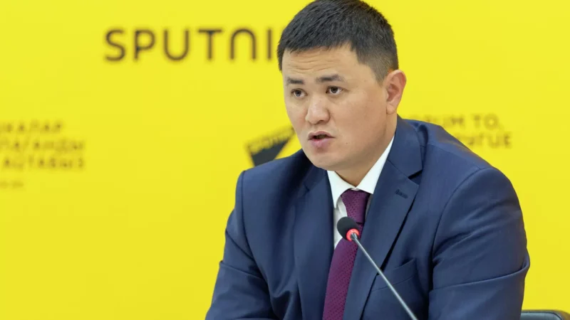 Орунтаев министрликтеги 500 миң сомдук айлыктын чоо-жайын түшүндүрдү