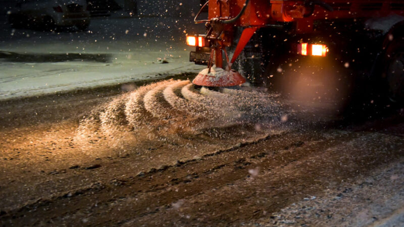 Бишкекте кар тазалоо иштери түндө башталып, 95 техника тартылган