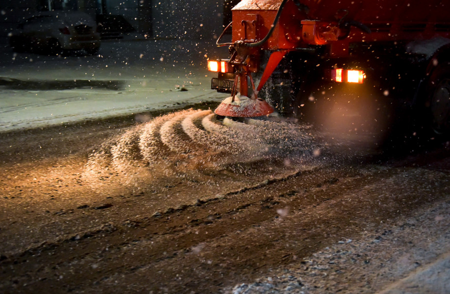 Бишкекте кар тазалоо иштери түндө башталып, 95 техника тартылган