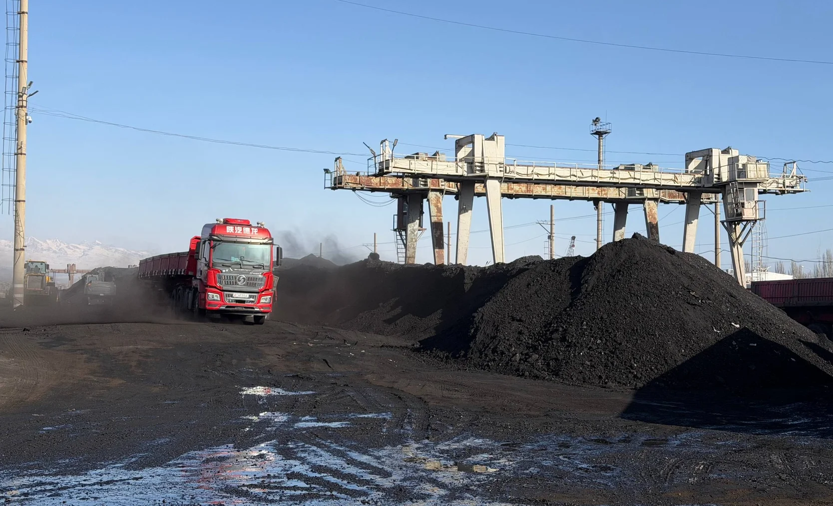 Бишкек ЖЭБине январь айында 77 миң тоннадан ашык көмүр жеткирилди