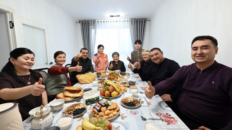 Күндүн сүрөтү: МИКтен үй алган жарандардын эмоциялары