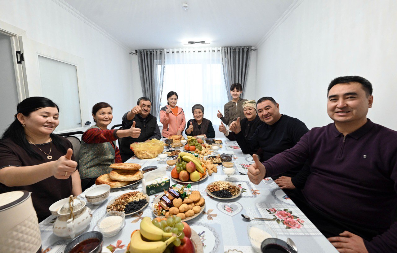 Күндүн сүрөтү: МИКтен үй алган жарандардын эмоциялары