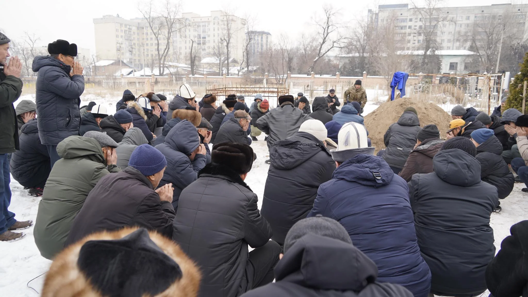 Жазуучу Омор Соороновду акыркы сапарга узатуу зыйнаты өттү