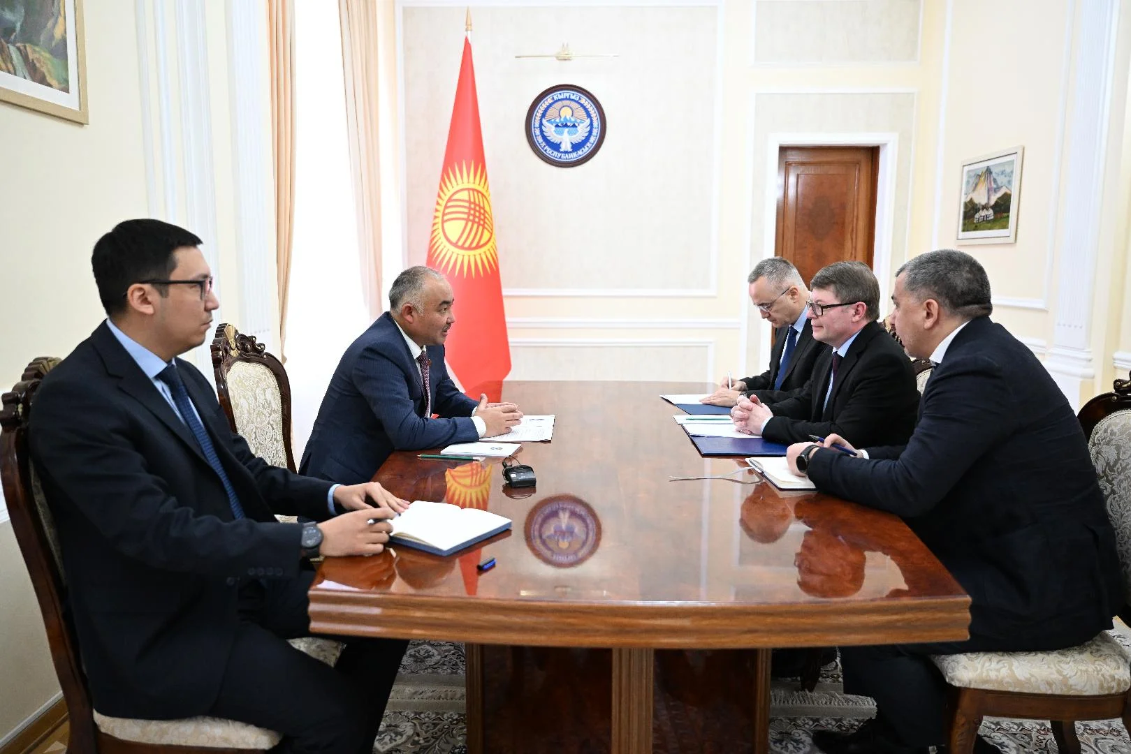 ЖК төрагасы Евробиримдиктин өкүлү менен жолукту