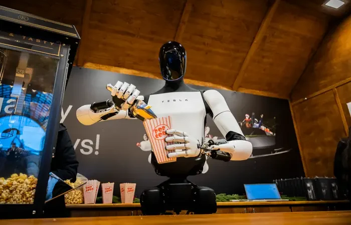 Tesla Optimus роботу 2027-жылы сатыкка чыга баштайт