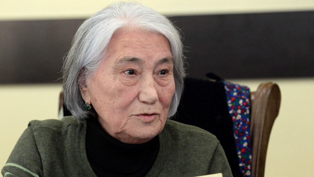 «Чыңгыз агамдын арбагы тынч жатсын». Роза Айтматова элге кайрылды