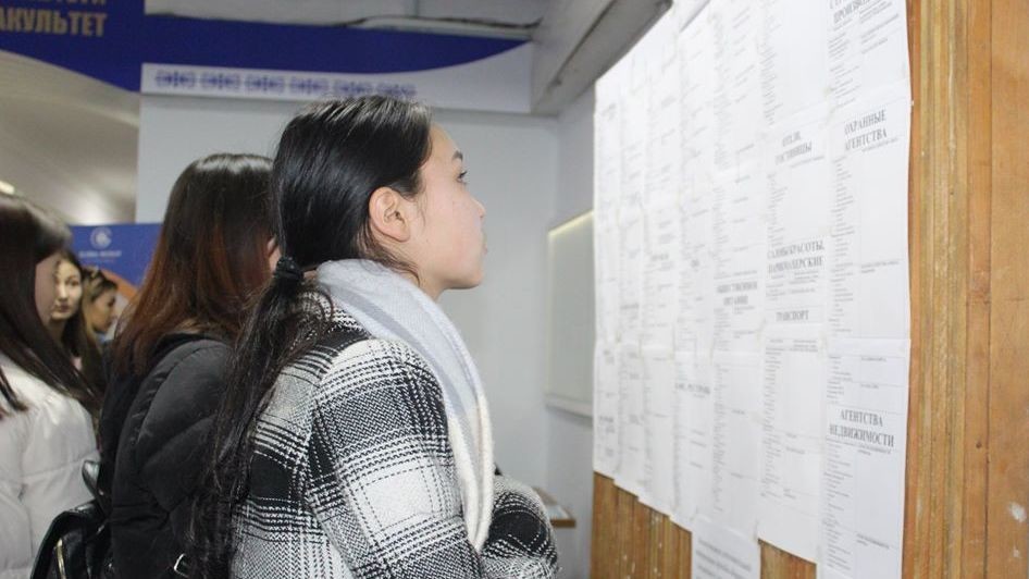 Тигүүчүдөн дарыгерге чейин: 2026-жылга карата Кыргызстан боюнча 5547 бош орун түзүлдү