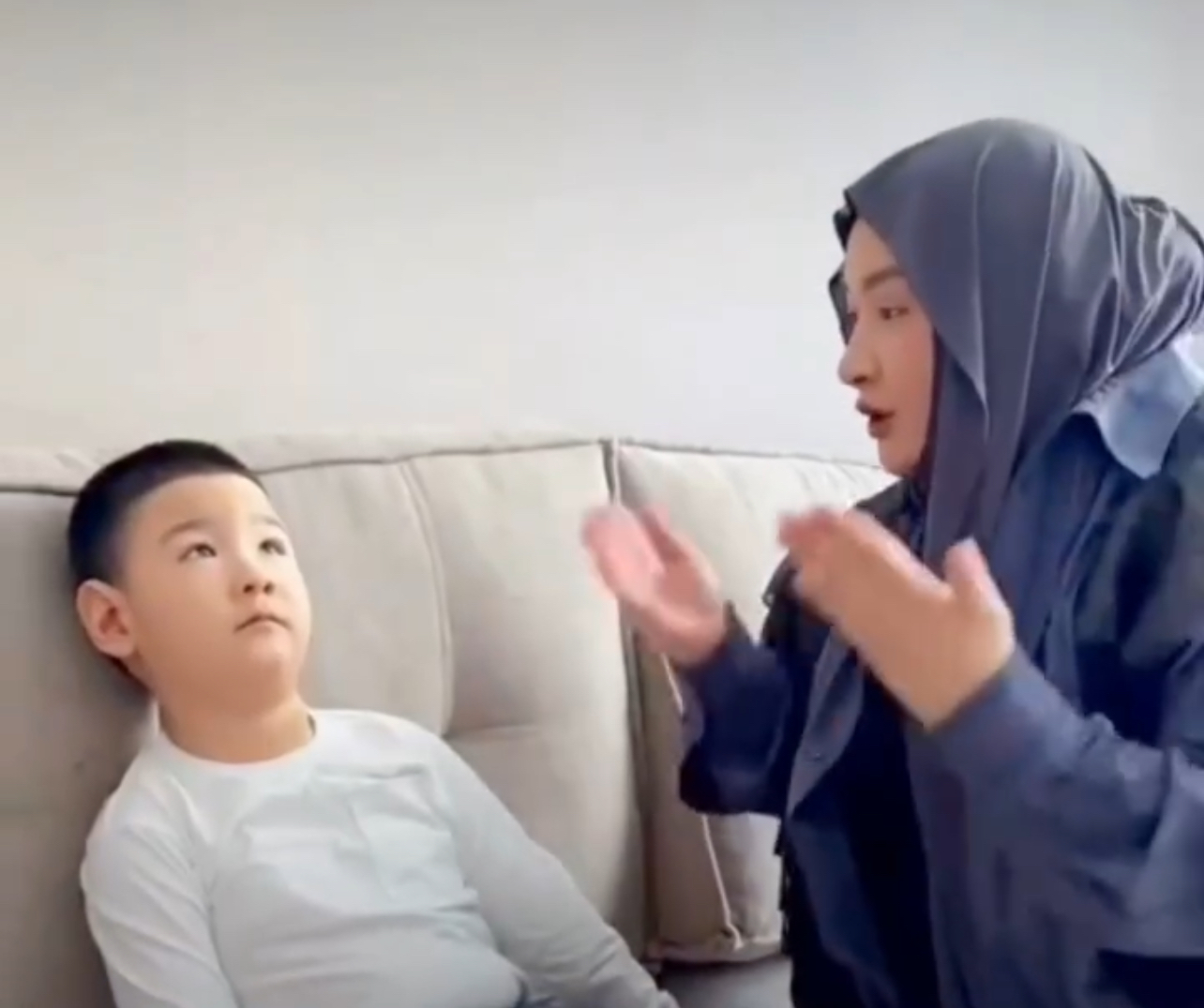 Кайрымдуулукка чогулган акчага баланы дарылатпай, унаа, үй алган жубайлар 7 жылга кесилди