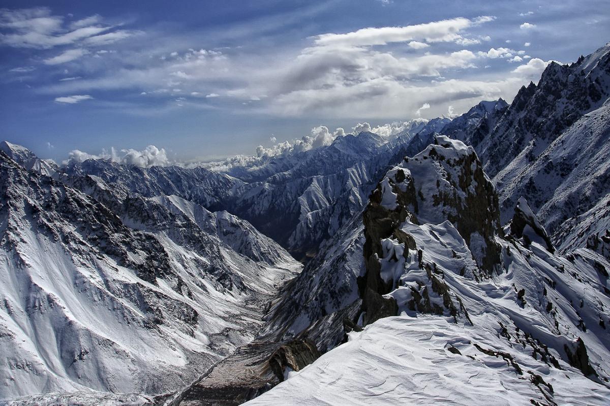 Кырка тоолуу Кыргызстанда төрөлгөнүмө миң шүгүр… Иш күнүңүз көңүлдүү өтсүн, окурман!