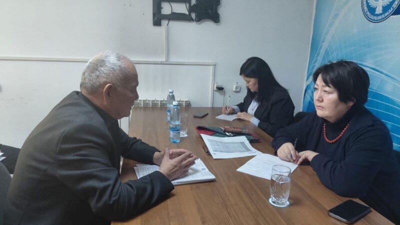 Билим берүү министри Таласка барып, жарандарды кабыл алды