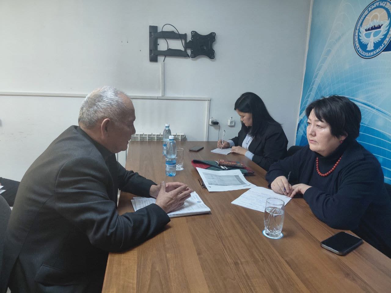 Билим берүү министри Таласка барып, жарандарды кабыл алды