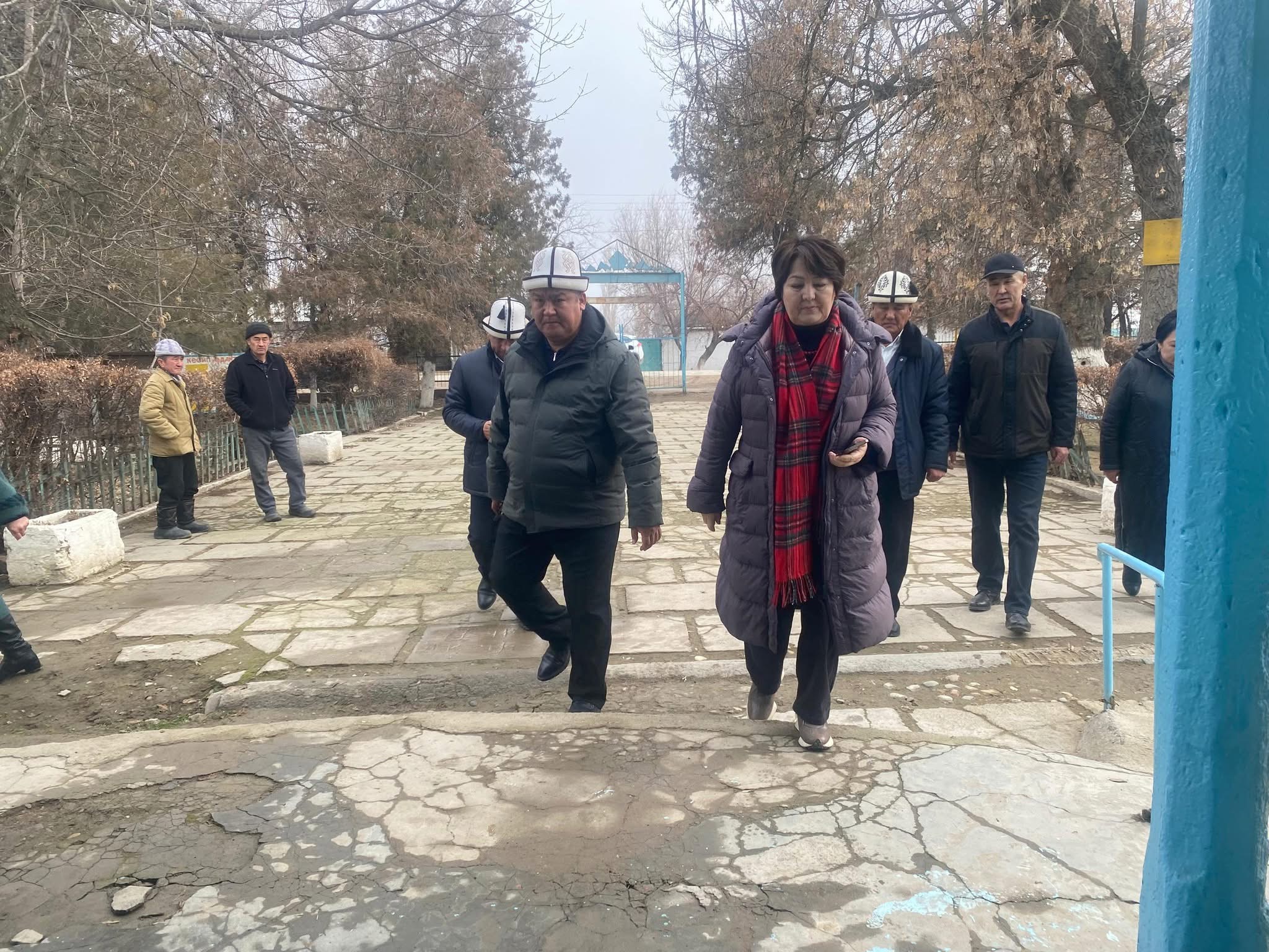 Агартуу министри Таластагы билим берүү мекемелерин күтүүсүз текшерүүгө алды