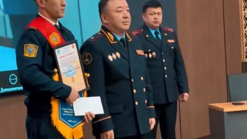 Жол кыймылын көзөмөлдөгөн мыктылар диплом менен сыйланышты