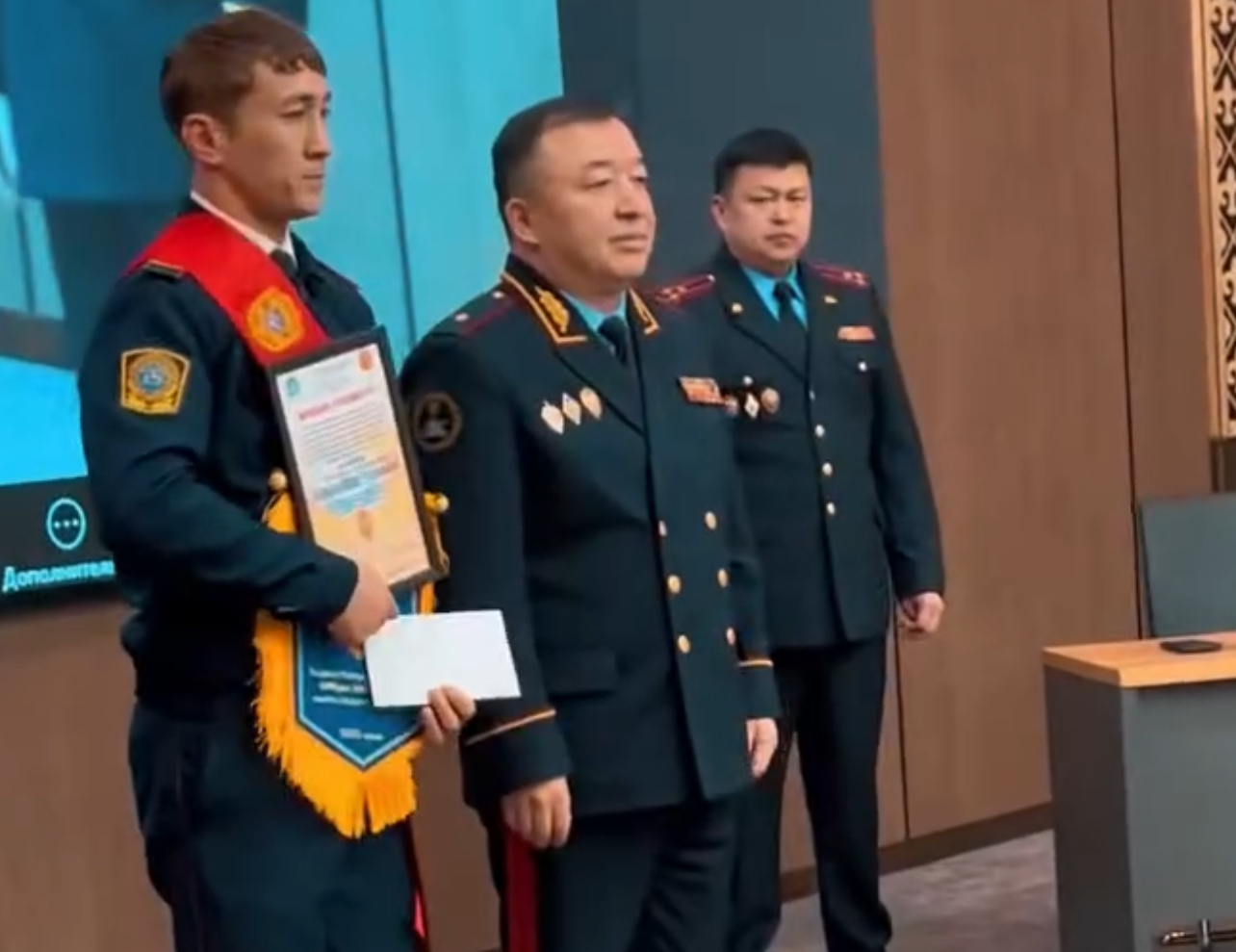 Жол кыймылын көзөмөлдөгөн мыктылар диплом менен сыйланышты