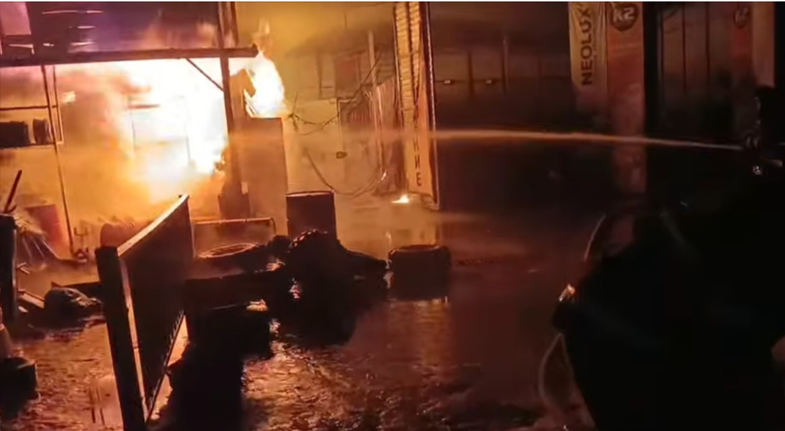 Бишкекте Техникалык тейлөө борборунан өрт чыгып, 250 чарчы метри күйүп кетти