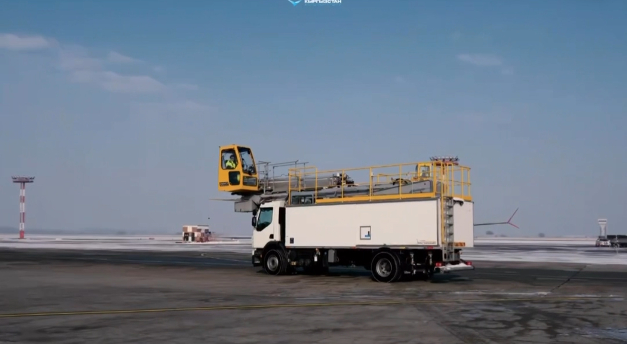 “Манас” аэропорту музга каршы иштетүүчү дреайсер машиналарын сатып алды