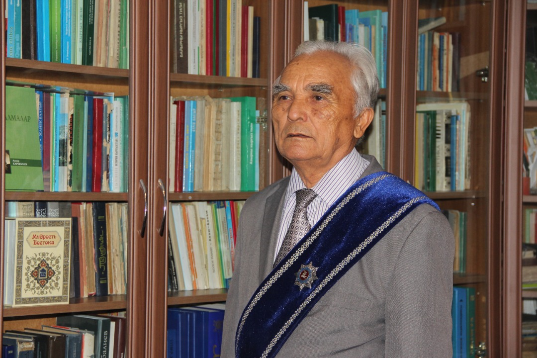 Белгилүү жазуучу Омор Сооронов дүйнөдөн кайтты