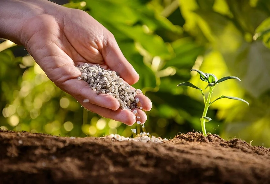 Кыргызстанга 21,5 миң тонна жер семирткич алып келинди