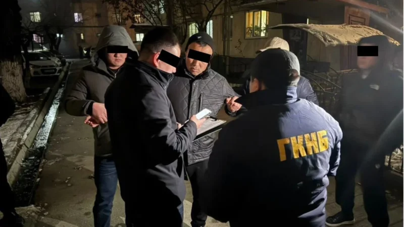 Ошто чет элдиктерди «калкалаган» милиция кызматкери кармалды