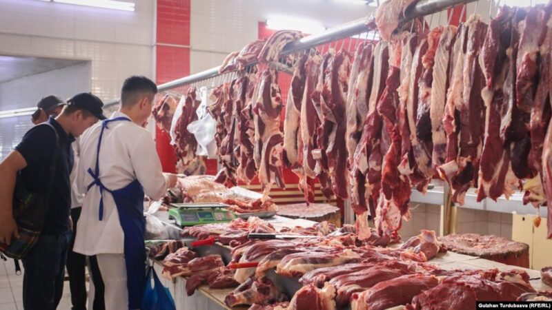 Бишкекте эттин баасы текшерилип, кымбат саткандар айыпка жыгылды