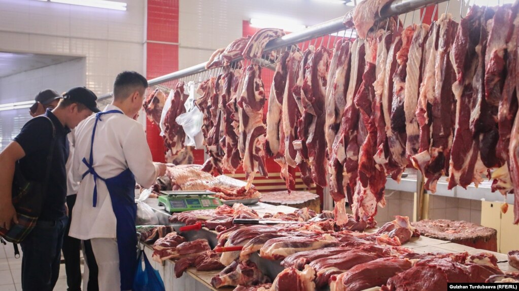 Бишкекте эттин баасы текшерилип, кымбат саткандар айыпка жыгылды