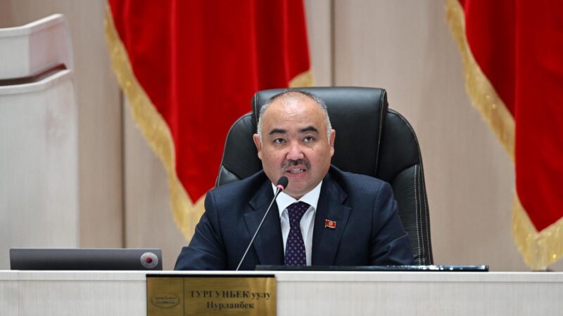 ЖК төрагасы: “Бардык мыйзам долбоору биринчи мамлекеттик тилде жазылышы керек”