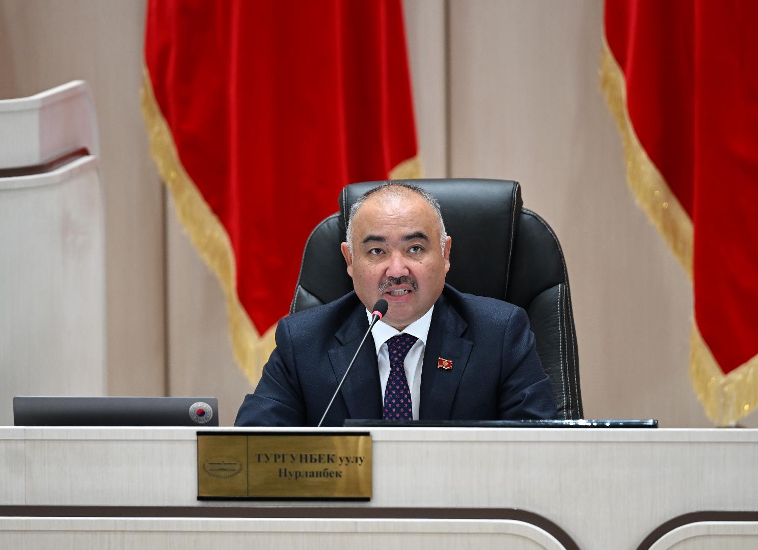 ЖК төрагасы: “Бардык мыйзам долбоору биринчи мамлекеттик тилде жазылышы керек”