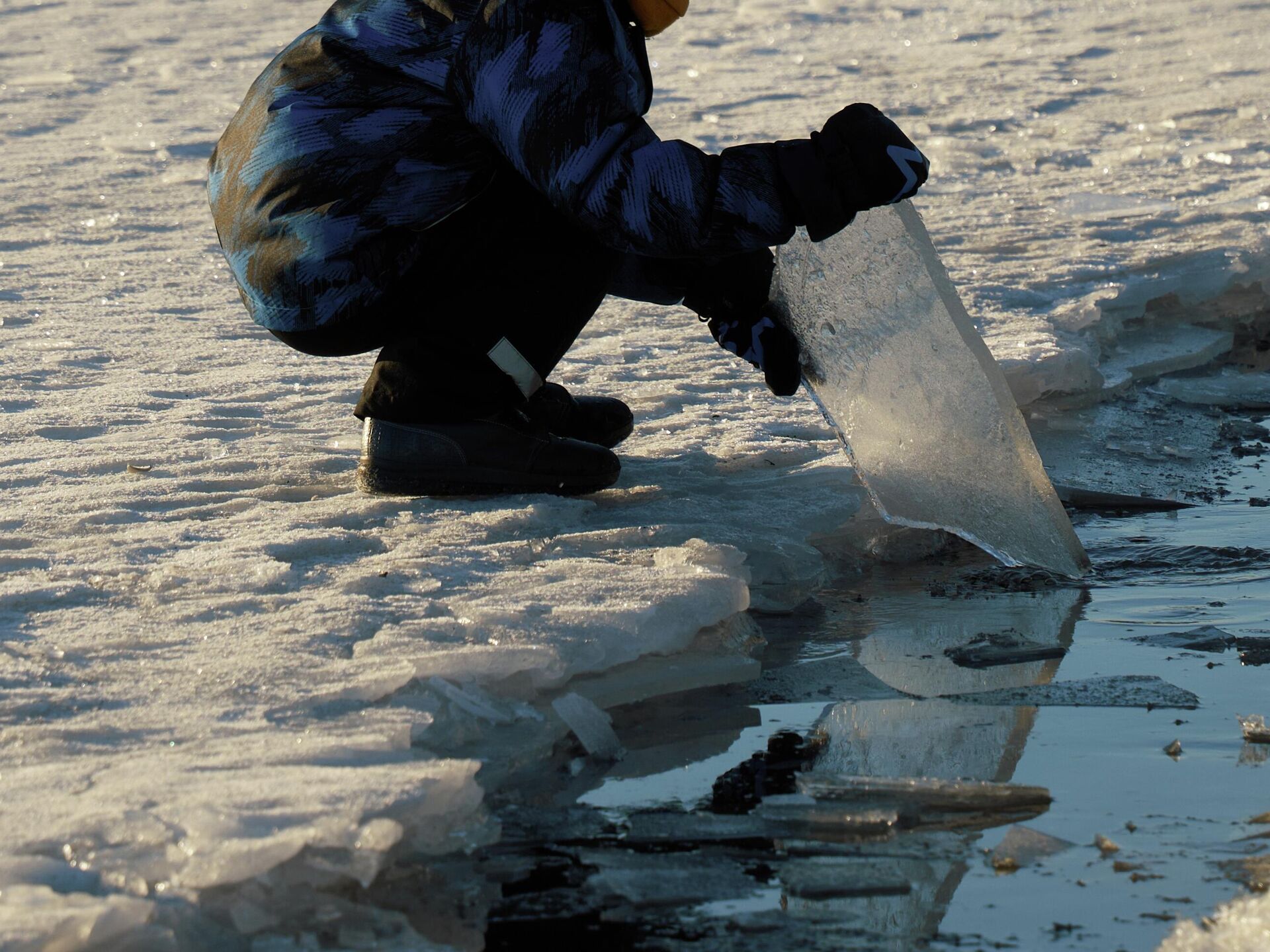 Сокулукта 4 жаштагы үч бала көлмөгө чөгүп кетти