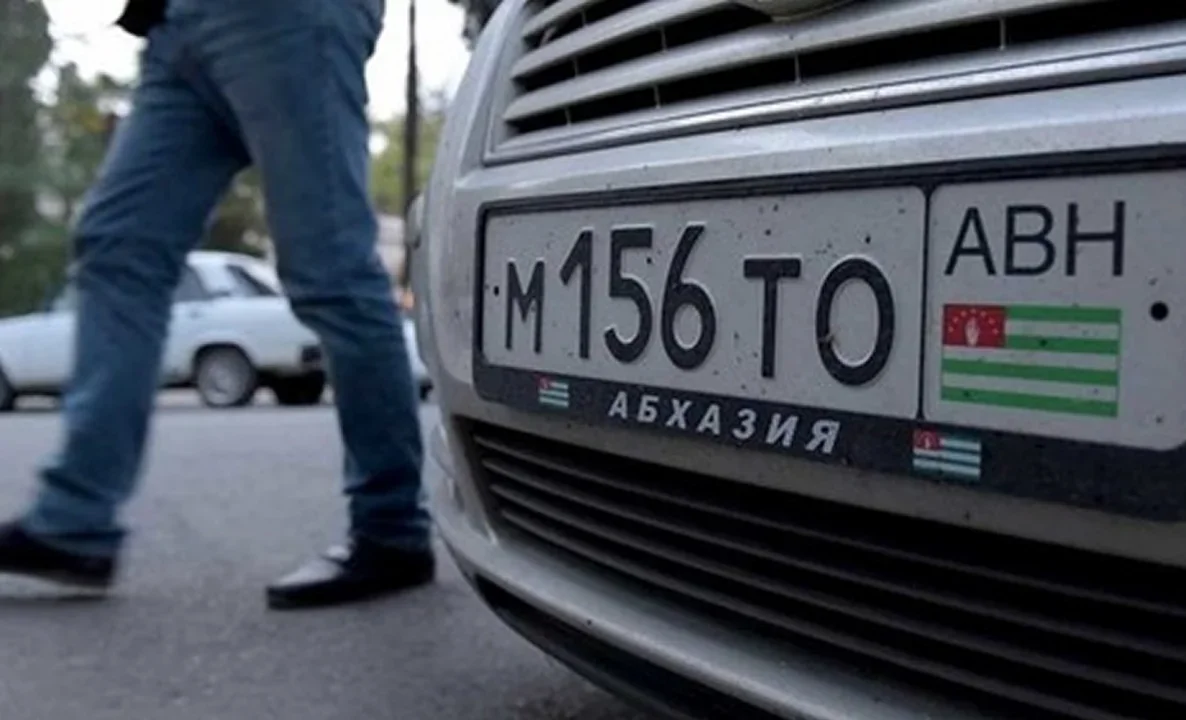 Минкаб: Чет элдик номерлүү унааларды кайрадан легализациялоо жүргүзүлбөйт